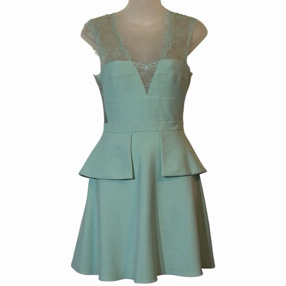BCBGMaxAzria Dresses & Skirts - BCBGMAXAZRIA Dress Women 0 Fit Flare Green Lace Peplum Cocktail Party Dress